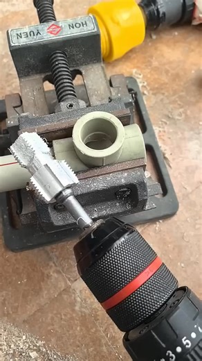 A must-have for plumbers Water pipe inner hole thread cutterElectric drill to pipe threader | Iskandar