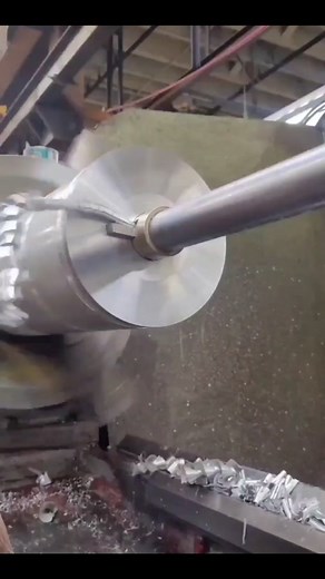 𝗢𝗰𝘁𝗮𝗻𝗲 𝗪𝗼𝗿𝗸𝗵𝗼𝗹𝗱𝗶𝗻𝗴 on Instagram: "Can you explain how this works? Excellent boring technique from @tremmfg #lathe #satisfying #boringbar #lathemachine #manualmaching #instamachinist #machining #engineering #technology #design #tools"