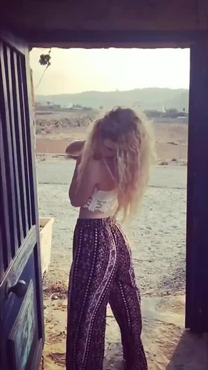 I Miss Curly Hair 🌻💜🌻💜🌻💜 #elenakamporius #jupiterlegacynetflix #foryou #beforeinfalmovie #wifelikemovie #greece🇬🇷 #greekfamimovie #curlyhair