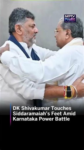 DK Shivakumar Touches Siddaramaiah’s Feet Amid Karnataka Power Battle #shorts
