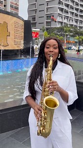 Baseado em Luanda 🇦🇴 Eventos especiais & eventos corporativos 🎷 Reservas: 244976231488 Song: 4 Kampé by Joé Dwèt Filé #sax #saxophone #luanda #angola #saxofonista | Suzy Eises