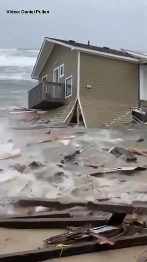 Watch North Carolina beach house collapse into Atlantic Ocean at Cape Hatteras National Seashore