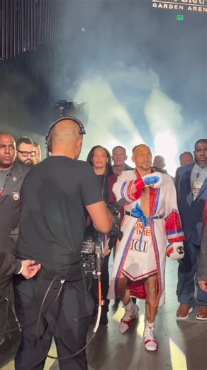 Keith Thurman makes his return walkout for the main event 💥🔥 #boxing #thurman #keiththurman