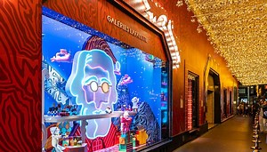 Paris. Les Grands Magasins animent leurs vitrines pendant les fêtes