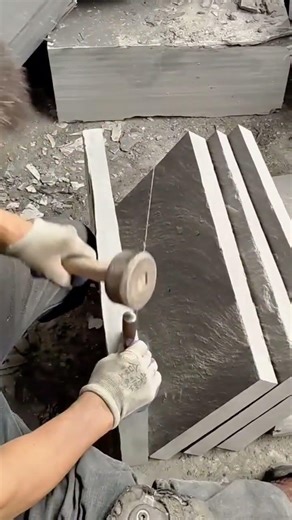 Traditional Stone Masonry Splitting Large Slate Slabs Using a Hand Hammer and Chisel #shorts