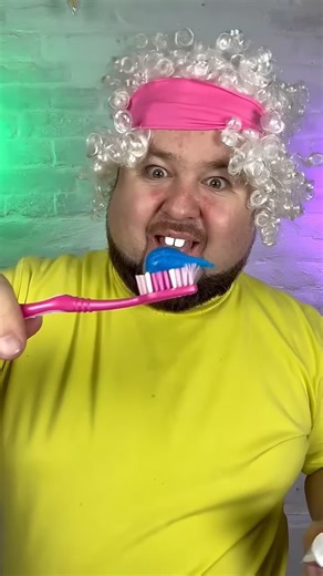 How to use toothpaste 😳