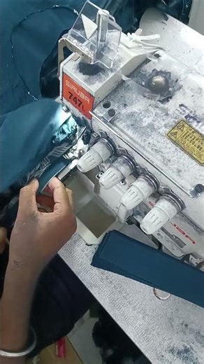 high speed t-shirt 👕 👕 overlock man..... neck rip stitching 😱😱#overlockmachine #subscribemychannel