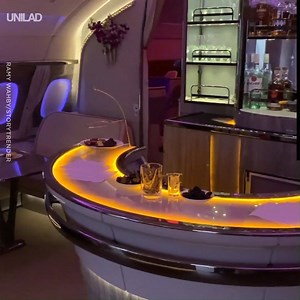 400K views · 1.8K reactions | The Emirates first class experience looks like the most luxurious way to travel! There's a bed, a bar and you can even grab a shower! ✈ | UNILAD | Facebook