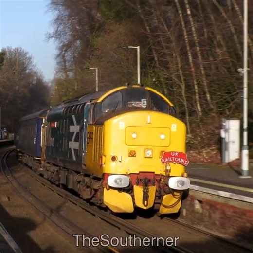 37407 "Blackpool Tower" powers through Dormans | ‘The Simply Awkward Week Adventure’ 30/12/2025