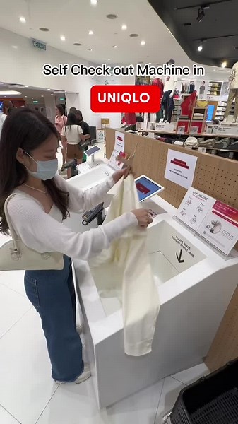 How to Use the Self Check Out Machine at UNIQLO