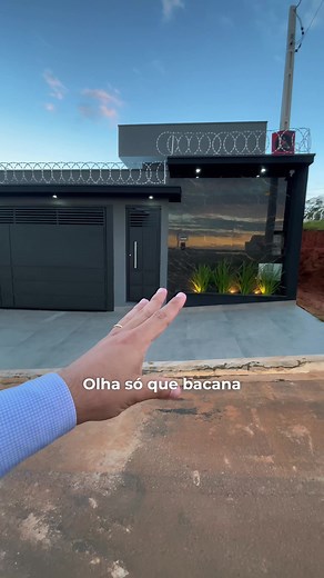 TOUR COMPLETO | CASA MODERNA COM 3 DORMITÓRIOS E SUÍTE COM CLOSET NO RESERVA DOS IPÊS – BOITUVA/SP Se você procura uma casa moderna, espaçosa e pronta para morar, precisa conhecer este imóvel incrível no Reserva dos Ipês, um dos bairros que mais crescem e valorizam em Boituva! Neste tour completo, vou apresentar cada detalhe desta casa com 144m² de área construída em um terreno de 200m², projetada para oferecer conforto, funcionalidade e um excelente padrão de acabamento. O imóvel conta com sala