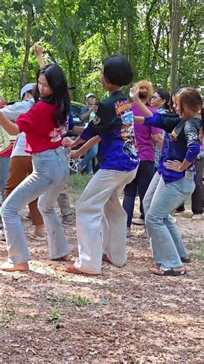 สาวเลยบ่เคยขี้คร้าน #สนุกสนาน #เต้นสนุกสนาน #ม่วนชื่นโฮแซว #ม่วนหน้าเวที #หมอลำซิ่ง