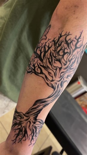 Poison Tree and Doves by Izzy for Tayte! 🕊️🪾 She has availability next week, message or call to book! 🫶🏻 | Square Rose Tattoo & Piercing