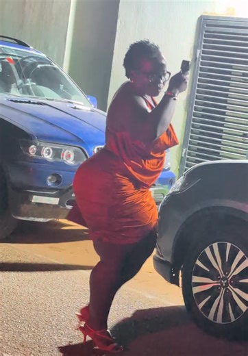 Time no dey 😂 | time