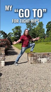 Stretches for tight hips can feel too hard to do, I’ve been there, and here’s the best start 💪🏼
