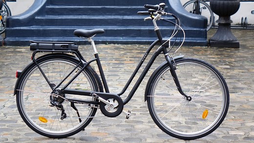 Test Elops 120 E : le vélo électrique d'entrée de gamme de Decathlon plus puissant et plus autonome