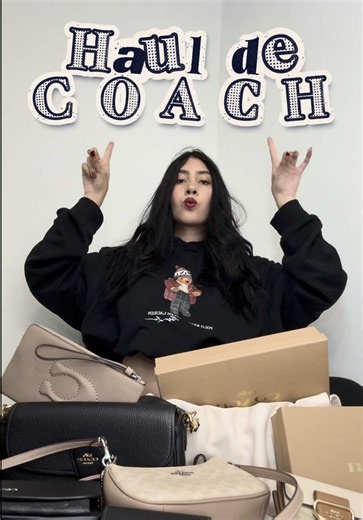 Joyitas de Coach: las mejores bolsas negras y carteras compactas