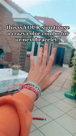 hiii!! my eldest sister saw the srrowhead bracelet i made for my middle sister, and asked tor one too!! she asked for purple and green? 🙀 i was skittish at first, but i LOVE how it turned out! 💗#arrowhead #arrowheadbracelet #stringbracelets #summerbracelets #foryou #fyp #crazycolours