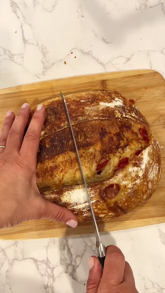 The only secret to tomatoe sourdough. Tomatoes hold a lot of water, and if you add them raw, your dough can collapse. The better way: Roast the tomatoes first Let them cool completely Add them after gluten develops This keeps the dough strong and gives the loaf a deep roasted tomato flavor. A small change that makes a huge difference in sourdough. #sourdough #homebaker #sourdoughbread #sourdoughbeginner