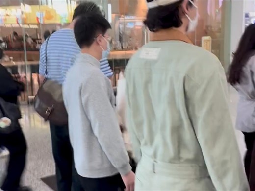 这个机位瀚哥的好身材一览无余