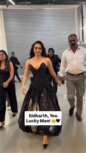 Ajay Devgn With a Beautiful Girl 💖 | 4K Stage Show Performance 🔥 | Amazing Live Moments#fdccompany