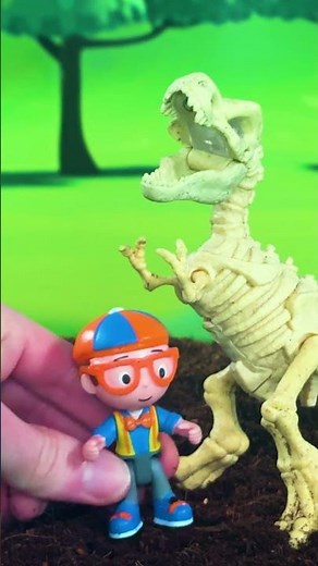 Assembling TOY DINO BONES!! 🦖🦴