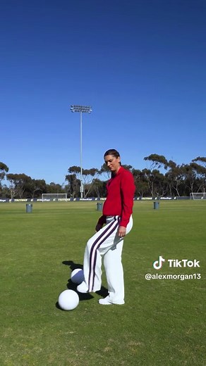 Alex Morgan trash can challenge — DraftKings clip moment