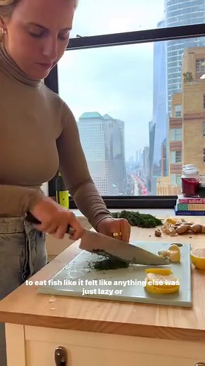 coconut dill poached cod 🐟🥥 follow @legallyhealthyblonde for more recipes! brief recipe below, longer detailed recipe will be on legallyhealthyblonde.com 🫶🏻 RECIPE: * 2 cod fillets (about 6 oz each) * 1 can (14 oz) coconut milk * 1 lemon, thinly sliced * 3 tablespoons fresh dill, chopped * 4 cloves garlic, smashed * 1 teaspoon ginger, grated * Salt and pepper to taste * 1-2 tablespoons olive oil * Garlic chili oil for garnish * Cooked jasmine rice or orzo for serving directions: * Pat the co