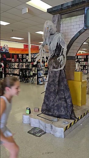 Spirit Halloween Animatronic Jump Scares 😱