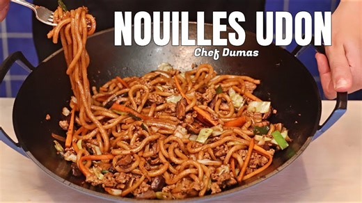 NOUILLES UDON SAUTÉES | Une recette savoureuse et copieuse prête en moins de 30 minutes !
