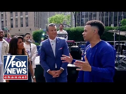 Tauren Wells performs ‘Joy In The Morning’