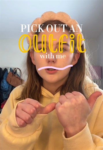 GET DRESSED WITH ME!! Sorry I haven’t been posting I am so busy rn in Florida 💘 but more coming soon I promise LOL appreciate everyone still interacting with posts while I’m gone • #emmabeflippin #ootd #fashion #outfit #whimsical