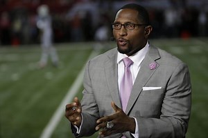 Ray Lewis, once indicted on double murder charges, calls for end to violence in America