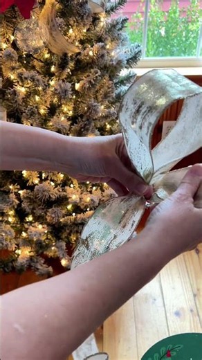 A Simple Way to Decorate Your Christmas Tree with Ribbon | The Easiest Way to Make a Bow
