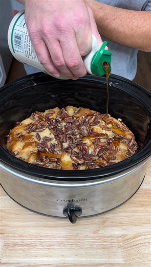 Crockpot Pecan Pie Bread Pudding #recipe #cooking #pudding Y'all gotta try this delicious crockpot dessert this season. It's sure to be a hit at the dinner table. 🎬 This video was produced by Network Media and Sean Alexander | The Simple Dish