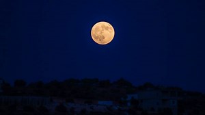 Ancient Moon’s magnetic field shielded Earth from solar radiation