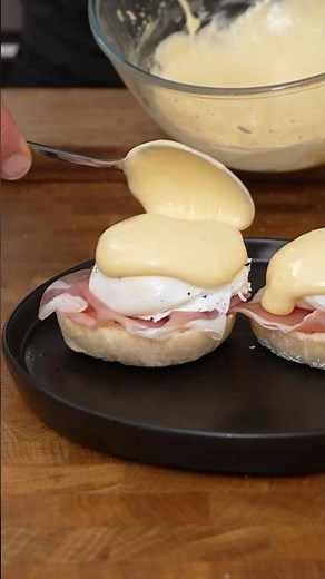 Rich & Creamy Hollandaise Sauce