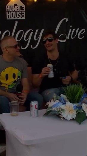 Origin story of the airplane logo