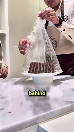 Genius Plastic Wrap Cake Trick #cake #foodhack #simple