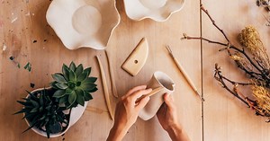 Astuce : comment recycler de l’argile qui a durci ?