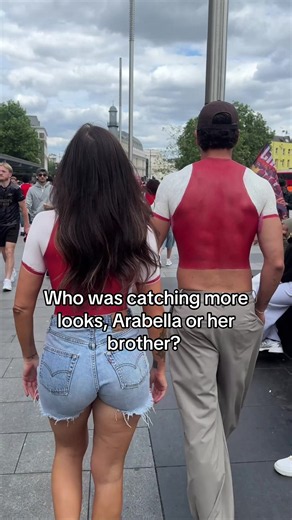 Arabella and her brother being eye catching in bodypaint at the Arsenal Parade #arsenal #premierleague #football #champions @B