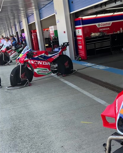 MotoGP #SpanishGP Sprint Joan Mir P9⃣ Luca Marini P1⃣3⃣ Aleix Espargaro P1⃣8⃣ Somkiat Chantra P2⃣0⃣ Johann Zarco DNF Thank you for your support! #MotoGP #RC213V #Honda #HRC #Hondamotorcycle #HondaRacing #Motorcycle #Racing #Motorsports | HRC - Honda Racing Corporation