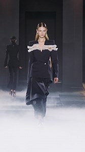 McQueen Spring Summer 2025 ​ ​ ‘The banshee is rooted in the history of McQueen, but it’s also a story that I grew up with, so feels deeply personal to me — something I remember my mother talking about in Ireland, describing the cry of this solitary, foreboding figure. For me, she has come to represent something real and potent now. The idea of someone who is feeling and forthright; someone who can be seen as a guiding force.’​ — Seán McGirr, Creative Director ​ Paris, 28th September 2024 ​ ​ Vi