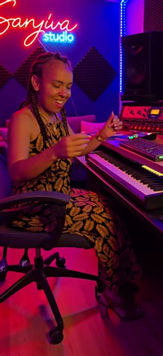 DAN LA JOIE ET LA BONNE HUMEUR SI ZOT I VALID NOU BALANCE LE CLIP 😘@Sanjiva #pourtoi #Nouveauté2026 #seggae #Eskizé #974