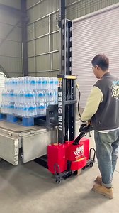 Electric stacker truck that facilitates loading and unloading of vehicles #SemiElectricStacker #ElectricStacker #PalletLifting #MaterialHandling #Forklift | Electric forklift