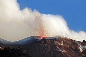 15 Hotels Built on Volcanoes