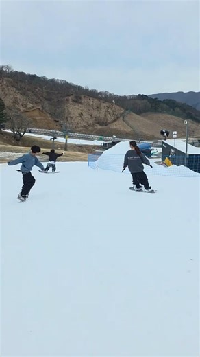 残りは…あと「２日」🥳✨「雪を造り続けて」…“みんなが滑りに来てくれる”☃️✨「みんなの想いを心に留めて」💫…「“少しでもいいゲレンデ”を造れる」ように😊✨「“スタッフみんな全力で”」🙋#shorts
