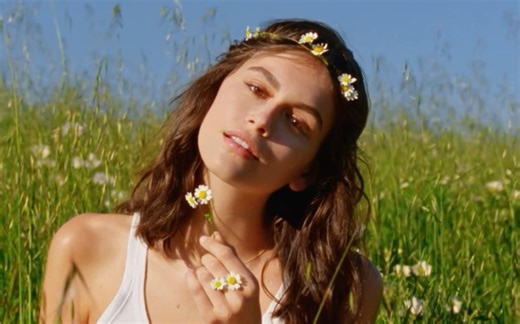 「the best perfume advertising/Daisy Marc Jacobs」那些惊艳了我的香水广告\小雏菊是属于小女孩的甜美轻盈