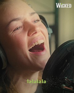 Gå ikke glip af den legendariske musical WICKED om heksene fra Oz. Nu i ny dansk udgave på Fredericia Musicalteater. Premiere 18. september 2024 | Fredericia Musicalteater
