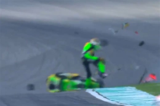 Brutal accidente en el Moto3: dos pilotos chocaron y fueron trasladados en helicóptero